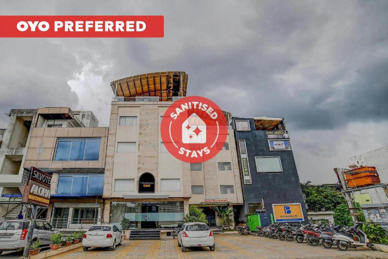 Vaccinated Staff- Townhouse Oak Hotel Silvotel Indore Exterior foto