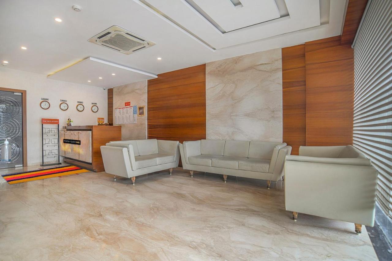 Vaccinated Staff- Townhouse Oak Hotel Silvotel Indore Exterior foto