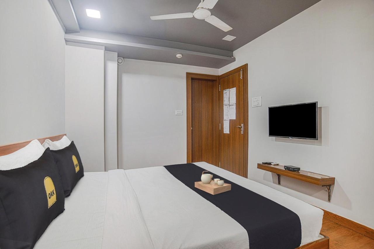 Vaccinated Staff- Townhouse Oak Hotel Silvotel Indore Exterior foto